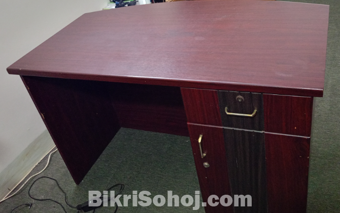 অফিস টেবিল বিক্রি করা হবে (Good Condition)